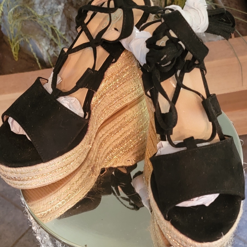 NWOT No Doubt Strappy Wedges